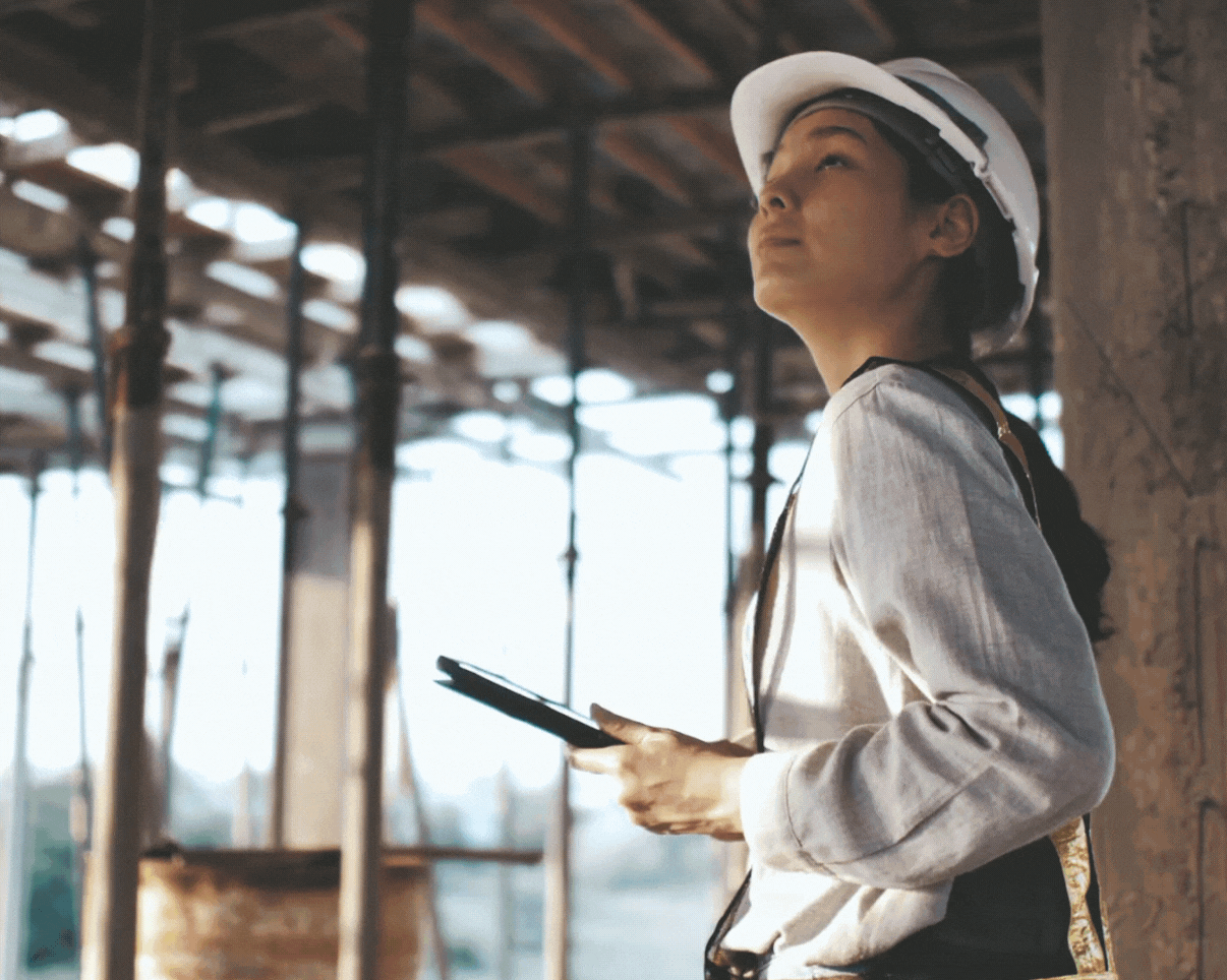 Construction manager on site with GAMMA AR available on iOS and Android